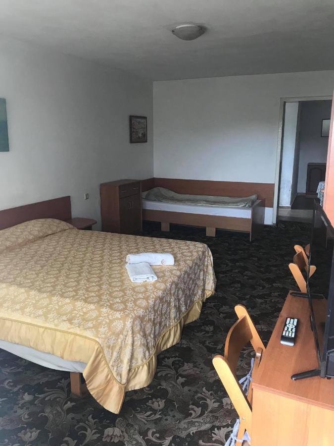 Guestrooms Ross เวลีคอเทอร์โนโว ภายนอก รูปภาพ