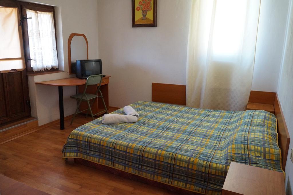 Guestrooms Ross เวลีคอเทอร์โนโว ภายนอก รูปภาพ